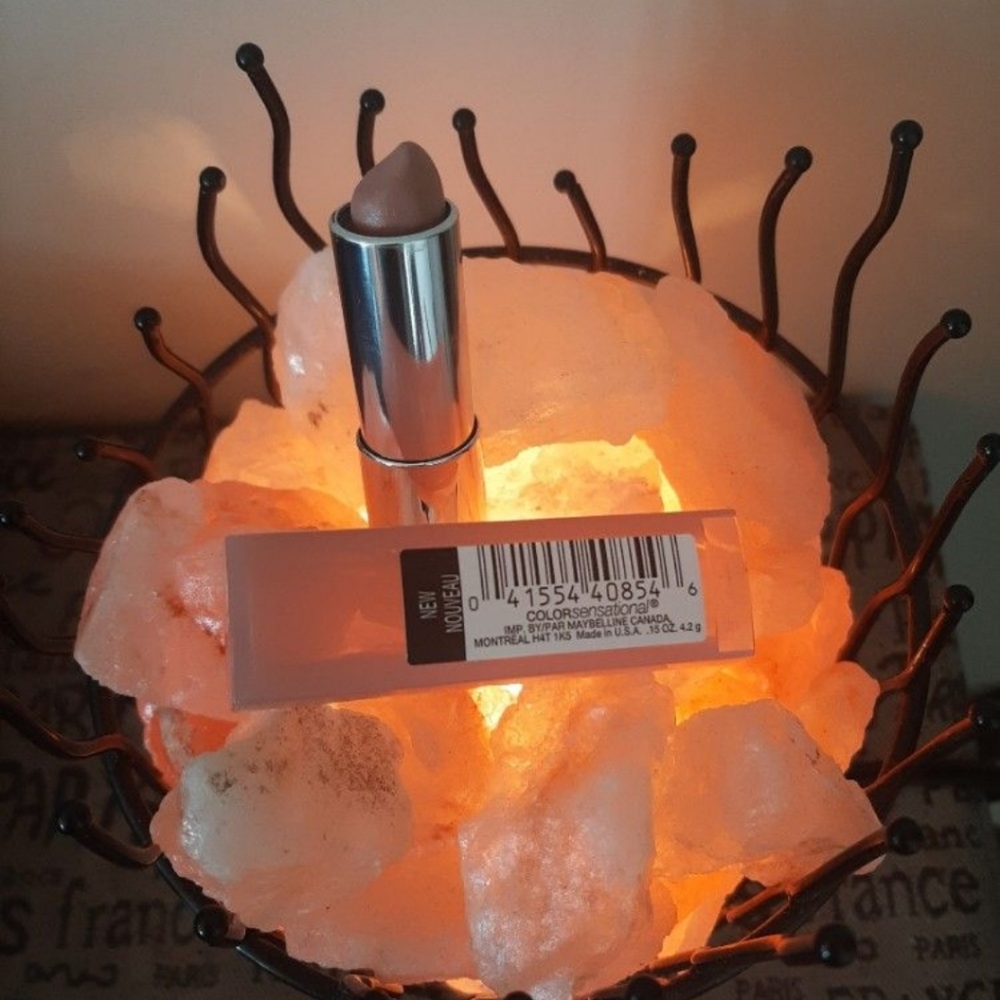 Maybelline Nude Lust lipstick sold on title